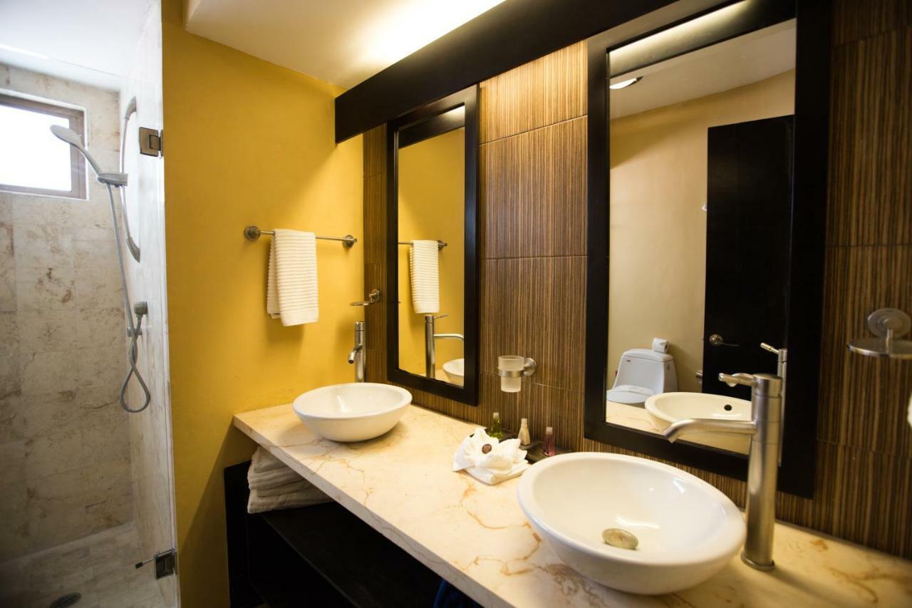101 Corto Maltes ,3 Bedroom Ocean View Apartamento