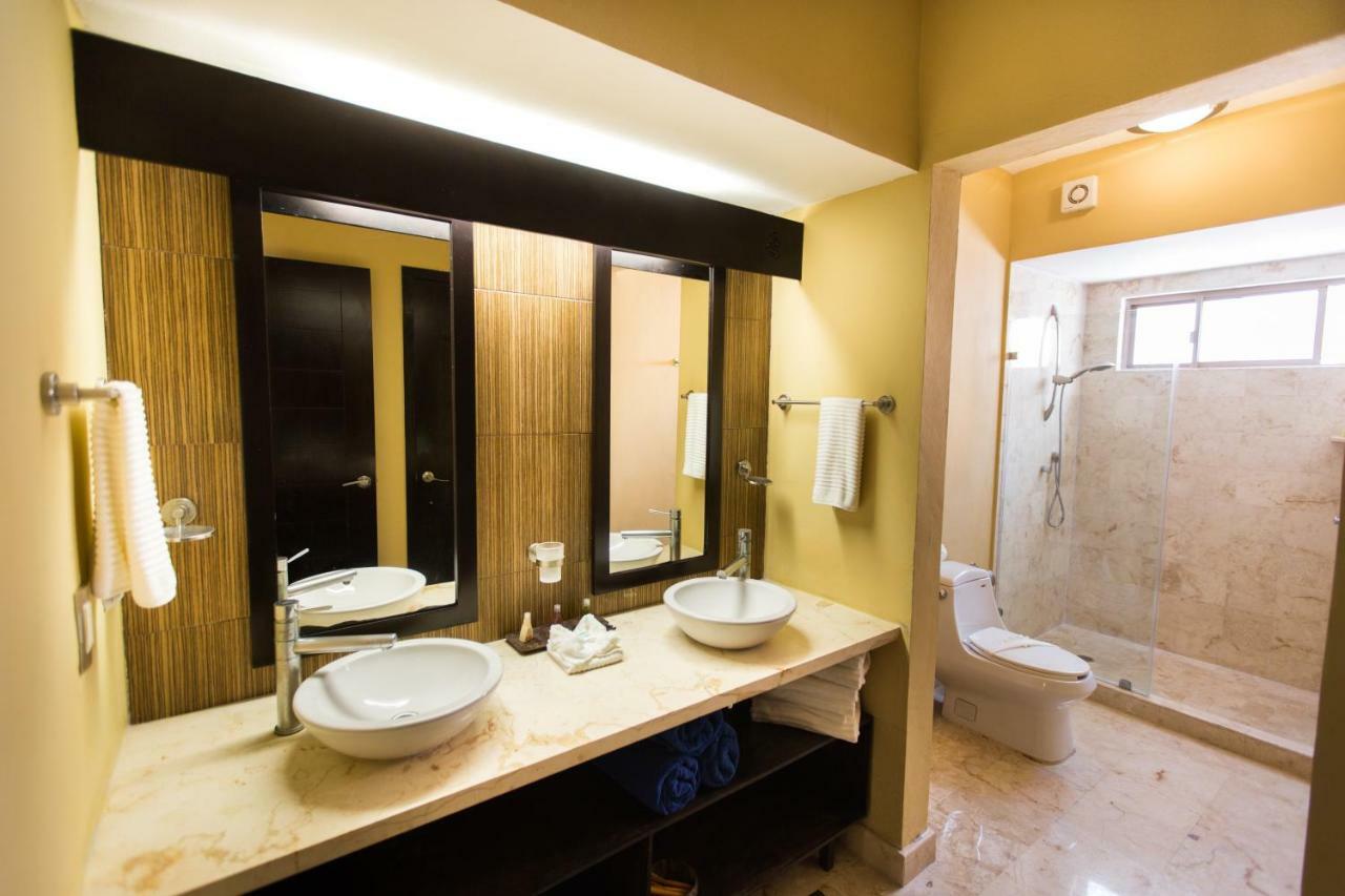 101 Corto Maltes ,3 Bedroom Ocean View Apartamento *